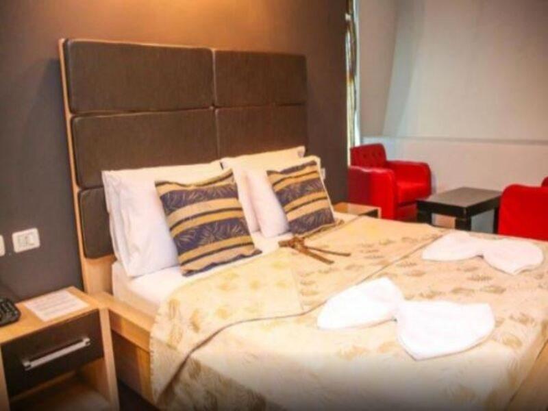 Hotel Vila Aeroport Ринас Экстерьер фото