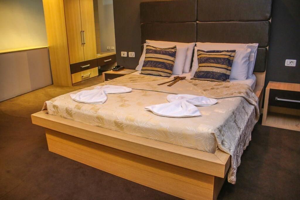 Hotel Vila Aeroport Ринас Экстерьер фото