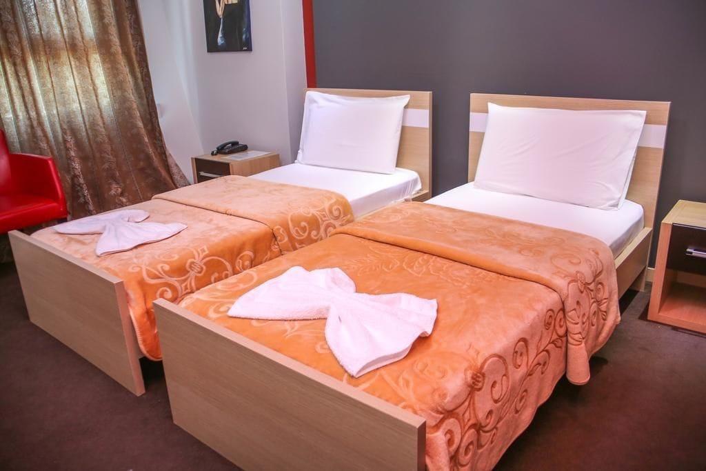 Hotel Vila Aeroport Ринас Экстерьер фото
