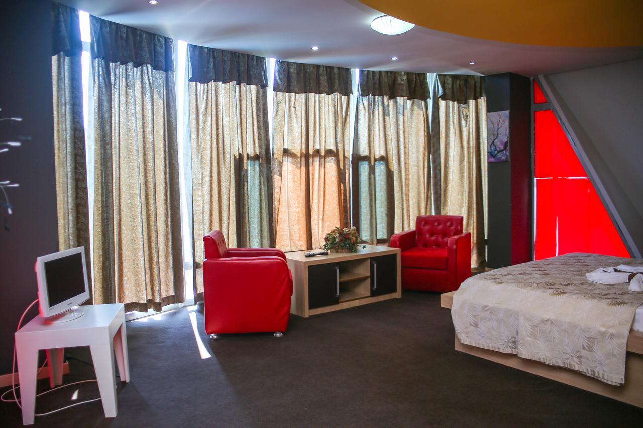 Hotel Vila Aeroport Ринас Экстерьер фото
