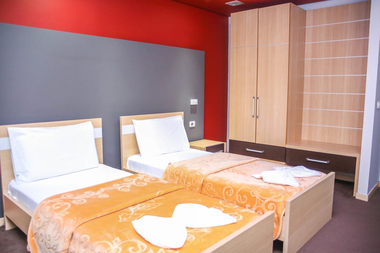 Hotel Vila Aeroport Ринас Экстерьер фото