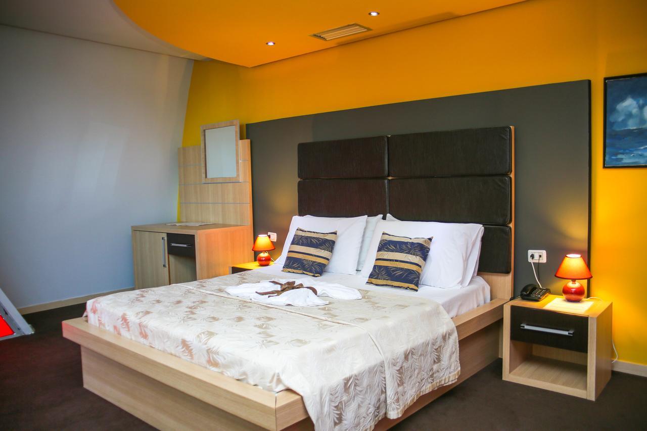Hotel Vila Aeroport Ринас Экстерьер фото
