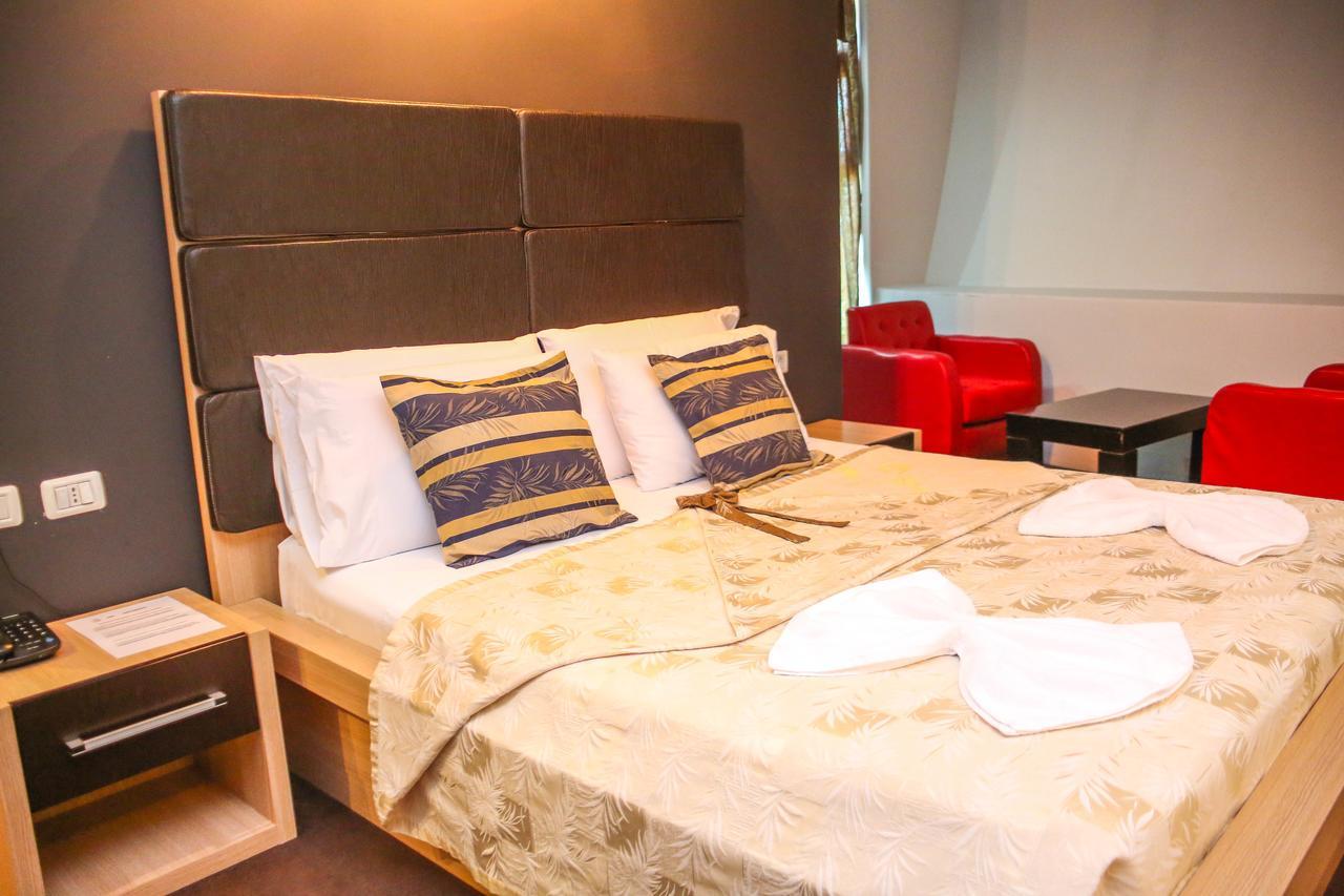 Hotel Vila Aeroport Ринас Экстерьер фото