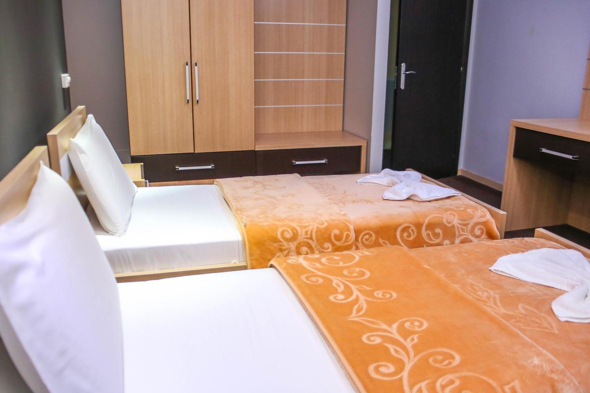 Hotel Vila Aeroport Ринас Экстерьер фото