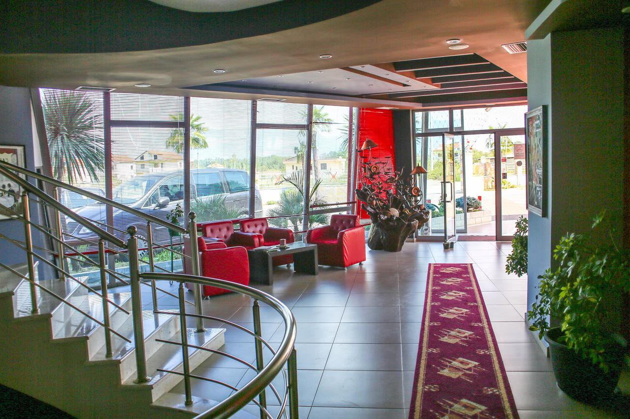 Hotel Vila Aeroport Ринас Экстерьер фото