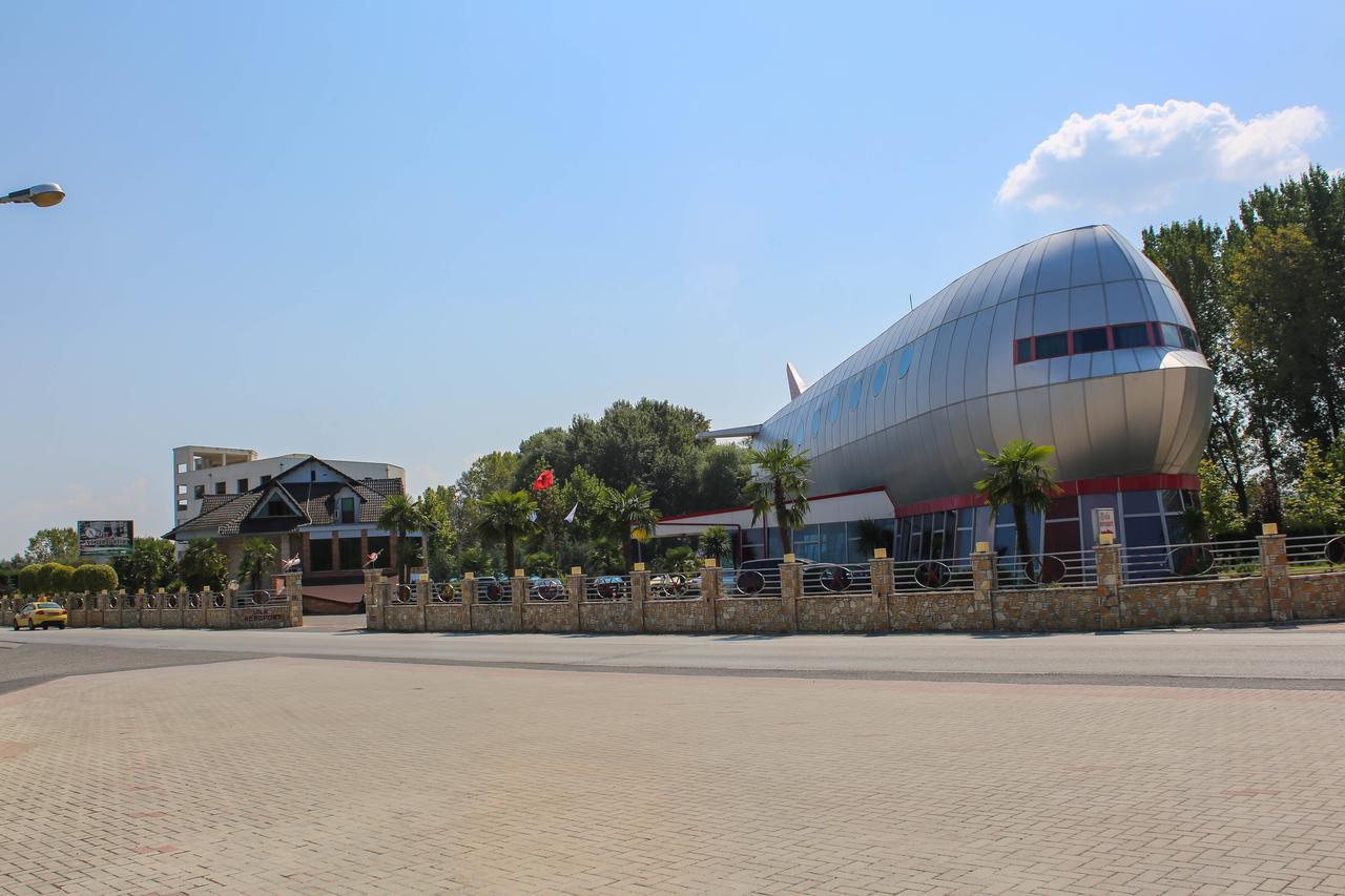 Hotel Vila Aeroport Ринас Экстерьер фото