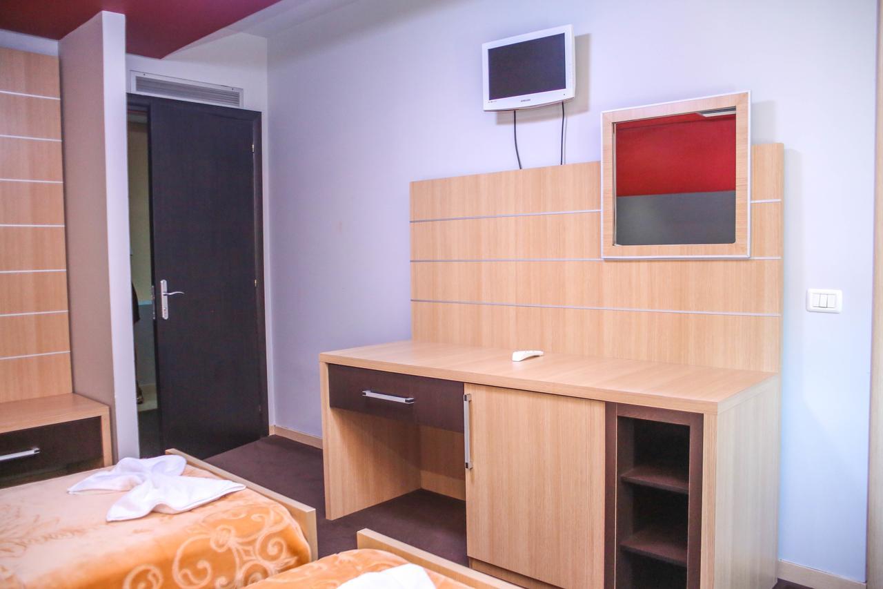 Hotel Vila Aeroport Ринас Экстерьер фото