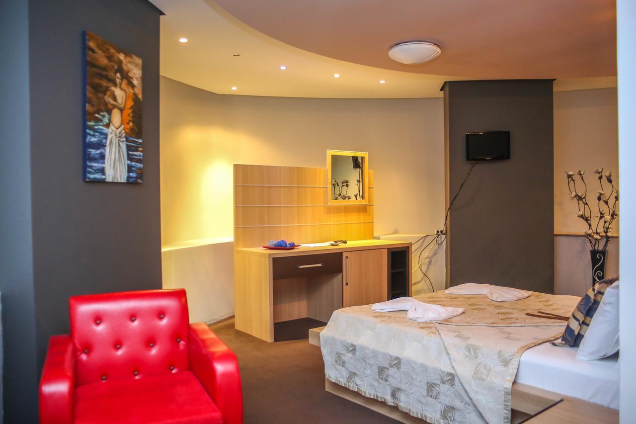 Hotel Vila Aeroport Ринас Экстерьер фото